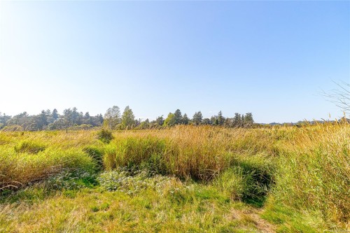 1204 Knockan Pl, Saanich, BC 