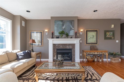 1204 Knockan Pl, Saanich, BC 