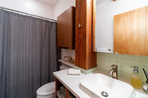 317-599 Pandora Ave, Victoria, BC - Indoor Photo Showing Bathroom