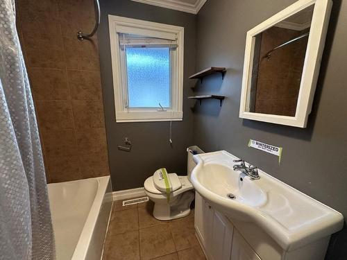 2637 Ridgeway Street E, Thunder Bay, ON - Indoor Photo Showing Bathroom