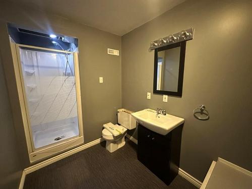2637 Ridgeway Street E, Thunder Bay, ON - Indoor Photo Showing Bathroom