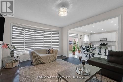 5 Aries Street, Brampton, ON - Indoor Photo Showing Living Room