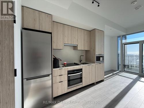 826 - 1007 The Queensway, Toronto, ON - Indoor Photo Showing Kitchen
