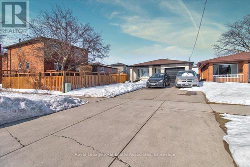1562 Upper Ottawa Street, Hamilton, ON - Outdoor