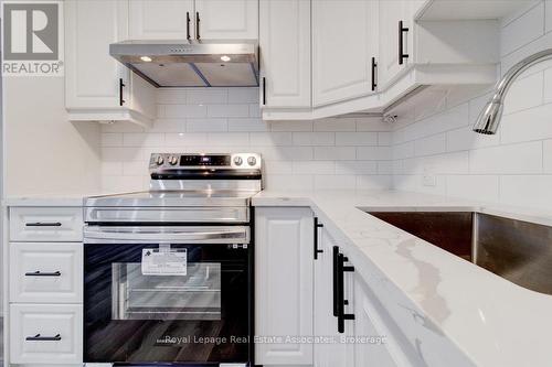 1562 Upper Ottawa Street, Hamilton, ON - Indoor Photo Showing Kitchen