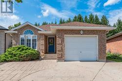 UPPER - 18 WHITTAKER COURT  Guelph (Kortright Hills), ON N1C 1G1