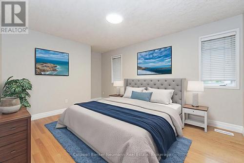 Upper - 18 Whittaker Court, Guelph (Kortright Hills), ON - Indoor Photo Showing Bedroom