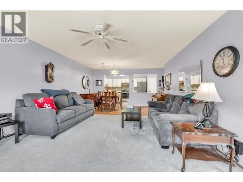 272 Green Avenue Unit# 402, Penticton, BC - Indoor Photo Showing Living Room