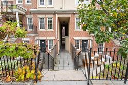 32 - 11 NIAGARA STREET W  Toronto, ON M5V 3N9