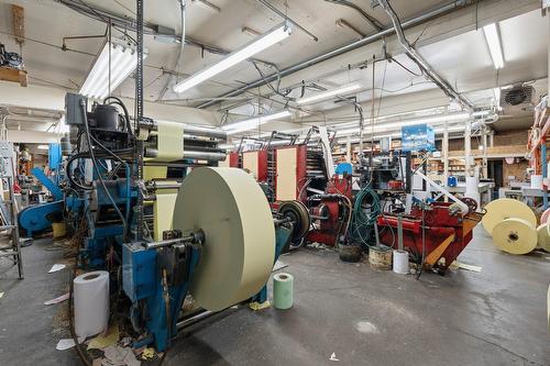 Entrepôt - 11905  - 11915 Av. Bellevois, Montréal (Montréal-Nord), QC - Indoor Photo Showing Garage