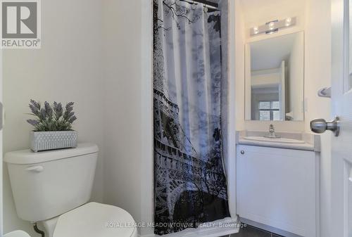 1704 - 2420 Baronwood Drive, Oakville, ON - Indoor Photo Showing Bathroom
