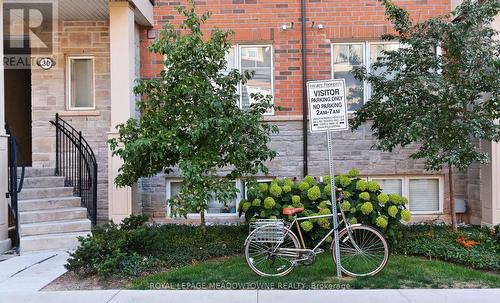 1704 - 2420 Baronwood Drive, Oakville, ON - Outdoor