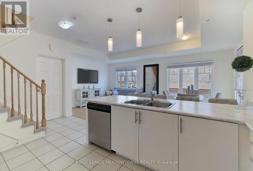 1704 - 2420 Baronwood Drive, Oakville, ON - Indoor Photo Showing Kitchen With Double Sink