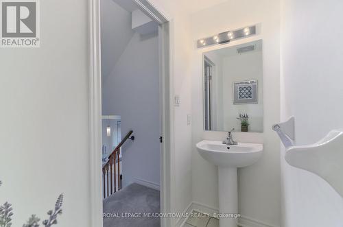 1704 - 2420 Baronwood Drive, Oakville, ON - Indoor Photo Showing Bathroom