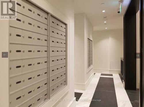 606 - 955 Bay Street, Toronto, ON - Indoor Photo Showing Other Room