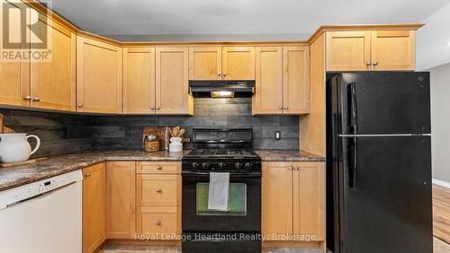 180 Toronto Boulevard, Huron East (Vanastra), ON - Indoor Photo Showing Kitchen
