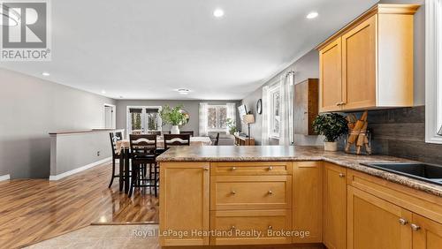 180 Toronto Boulevard, Huron East (Vanastra), ON - Indoor Photo Showing Kitchen
