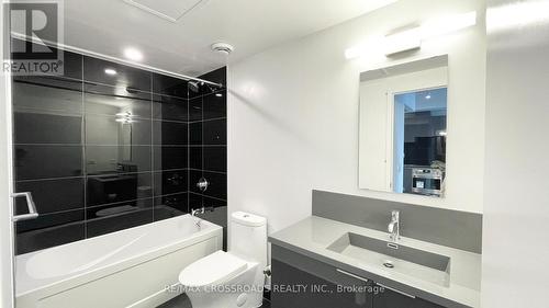 2716 - 230 Simcoe Street, Toronto, ON - Indoor Photo Showing Bathroom