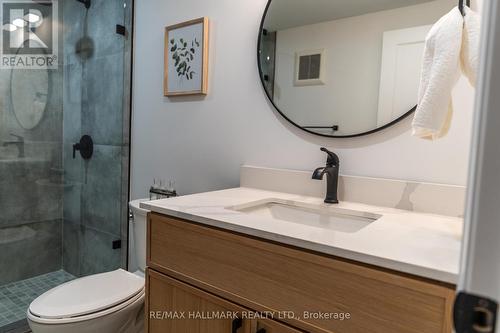 Bsmnt - 700 Adelaide Street W, Toronto, ON - Indoor Photo Showing Bathroom