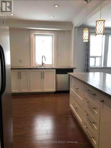 Upper - 62 Scarboro Beach Boulevard, Toronto, ON - Indoor Photo Showing Kitchen With Upgraded Kitchen