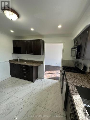 43 Bellwood Drive, Whitby, ON - Indoor Photo Showing Kitchen