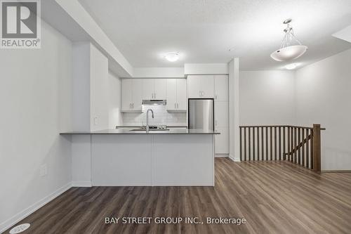 57 - 31 Honeycrisp Crescent, Vaughan, ON - Indoor Photo Showing Kitchen