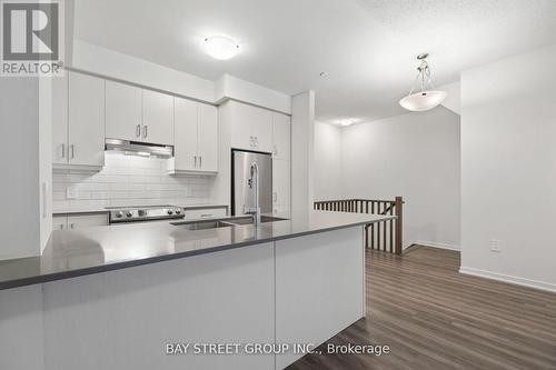 57 - 31 Honeycrisp Crescent, Vaughan, ON - Indoor Photo Showing Kitchen