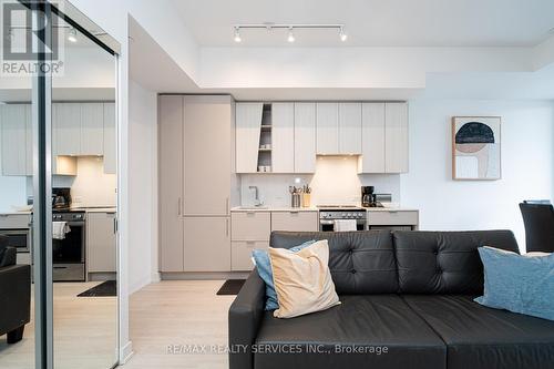 415 Webb Drive, Mississauga, ON - Indoor