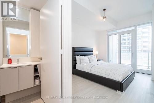 415 Webb Drive, Mississauga, ON - Indoor Photo Showing Bedroom