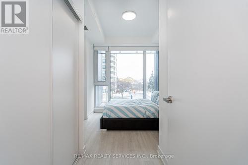 415 Webb Drive, Mississauga, ON - Indoor Photo Showing Bedroom