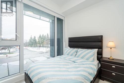 415 Webb Drive, Mississauga, ON - Indoor Photo Showing Bedroom