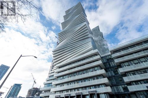 415 Webb Drive, Mississauga, ON - Outdoor With Balcony