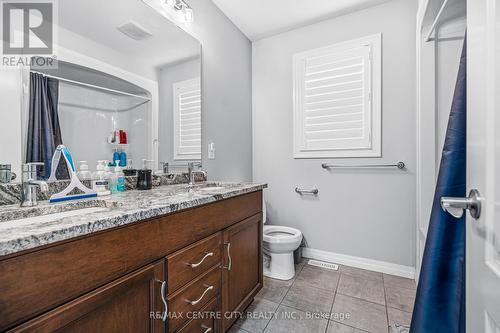 1999 Maddex Way, London North (North B), ON - Indoor Photo Showing Bathroom