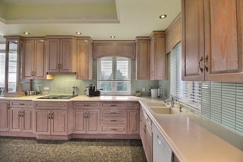 Kitchen - 10 Rue Des Cèdres, La Malbaie, QC - Indoor Photo Showing Kitchen With Double Sink