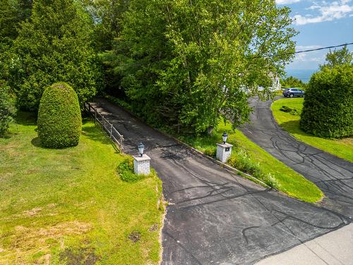 Cour - 10 Rue Des Cèdres, La Malbaie, QC - Outdoor With View