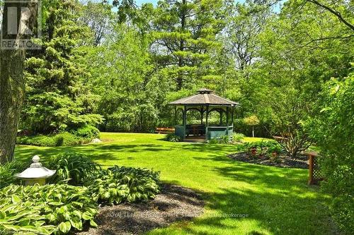 1001 - 1359 White Oaks Boulevard, Oakville, ON - Outdoor With Backyard