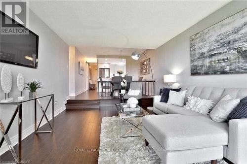 1001 - 1359 White Oaks Boulevard, Oakville, ON - Indoor Photo Showing Living Room