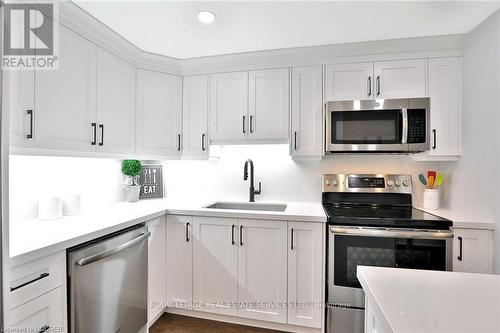 1001 - 1359 White Oaks Boulevard, Oakville, ON - Indoor Photo Showing Kitchen With Stainless Steel Kitchen
