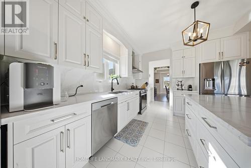 49 Monarch Street, Welland, ON - Indoor Photo Showing Kitchen With Upgraded Kitchen