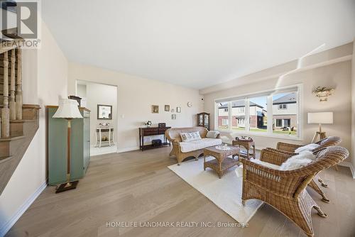 49 Monarch Street, Welland, ON - Indoor Photo Showing Living Room