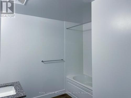 201 - 2343 Khalsa Gate, Oakville, ON - Indoor Photo Showing Bathroom