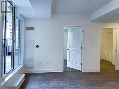 201 - 2343 Khalsa Gate, Oakville, ON - Indoor Photo Showing Other Room