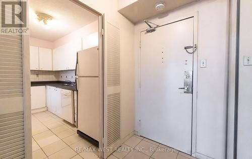 1606 - 75 Emmett Avenue, Toronto, ON - Indoor Photo Showing Laundry Room