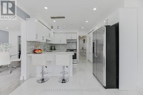 29 Leneck Avenue, Brampton, ON - Indoor Photo Showing Kitchen With Upgraded Kitchen