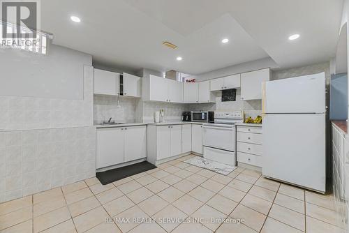 29 Leneck Avenue, Brampton, ON - Indoor Photo Showing Kitchen