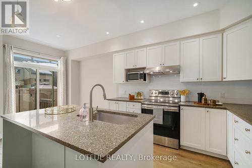 336 Rainrock Crescent, Ottawa, ON - Indoor Photo Showing Kitchen With Upgraded Kitchen