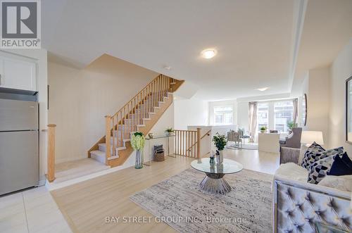 28 Sissons Way, Markham, ON - Indoor Photo Showing Living Room