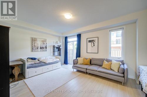 28 Sissons Way, Markham, ON - Indoor Photo Showing Living Room