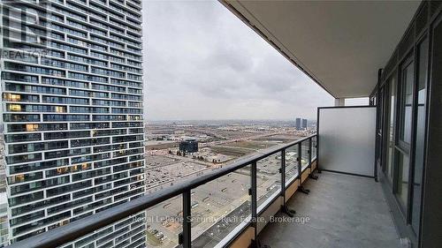 3708 - 898 Portage Parkway, Vaughan, ON - Outdoor