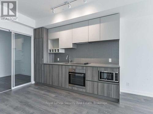3708 - 898 Portage Parkway, Vaughan, ON - Indoor Photo Showing Kitchen